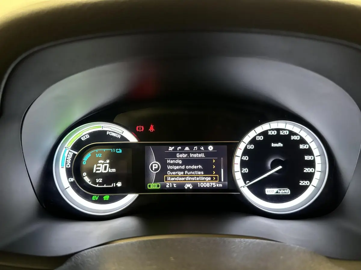 1.6 GDi Hybrid ExecutiveLine CAMERA NAVI ECC TREKHAAK CRUISE CARPLAY.
