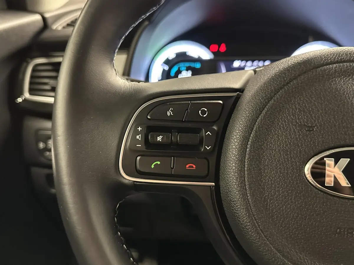 1.6 GDi Hybrid ExecutiveLine CAMERA NAVI ECC TREKHAAK CRUISE CARPLAY.