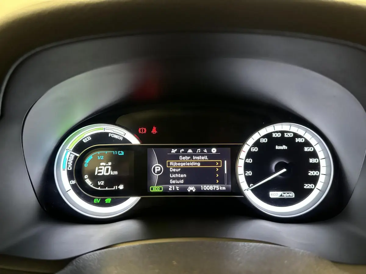1.6 GDi Hybrid ExecutiveLine CAMERA NAVI ECC TREKHAAK CRUISE CARPLAY.