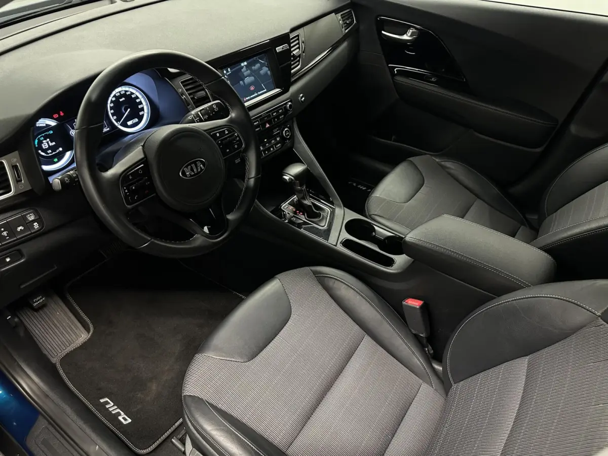 1.6 GDi Hybrid ExecutiveLine CAMERA NAVI ECC TREKHAAK CRUISE CARPLAY.