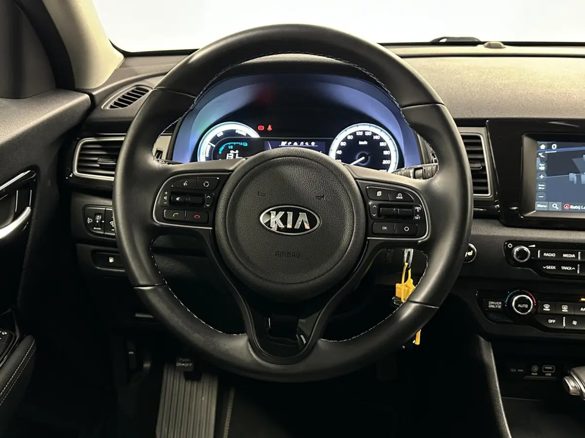 1.6 GDi Hybrid ExecutiveLine CAMERA NAVI ECC TREKHAAK CRUISE CARPLAY.