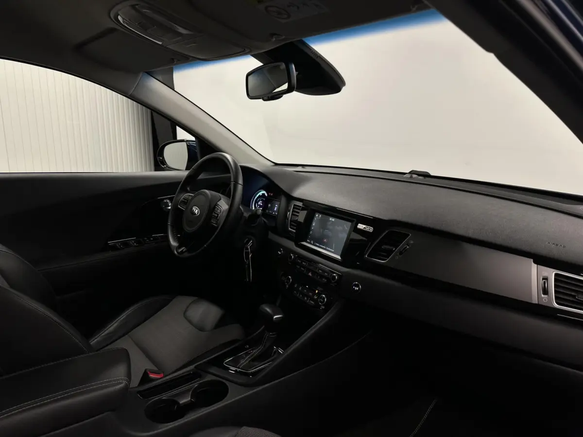 1.6 GDi Hybrid ExecutiveLine CAMERA NAVI ECC TREKHAAK CRUISE CARPLAY.