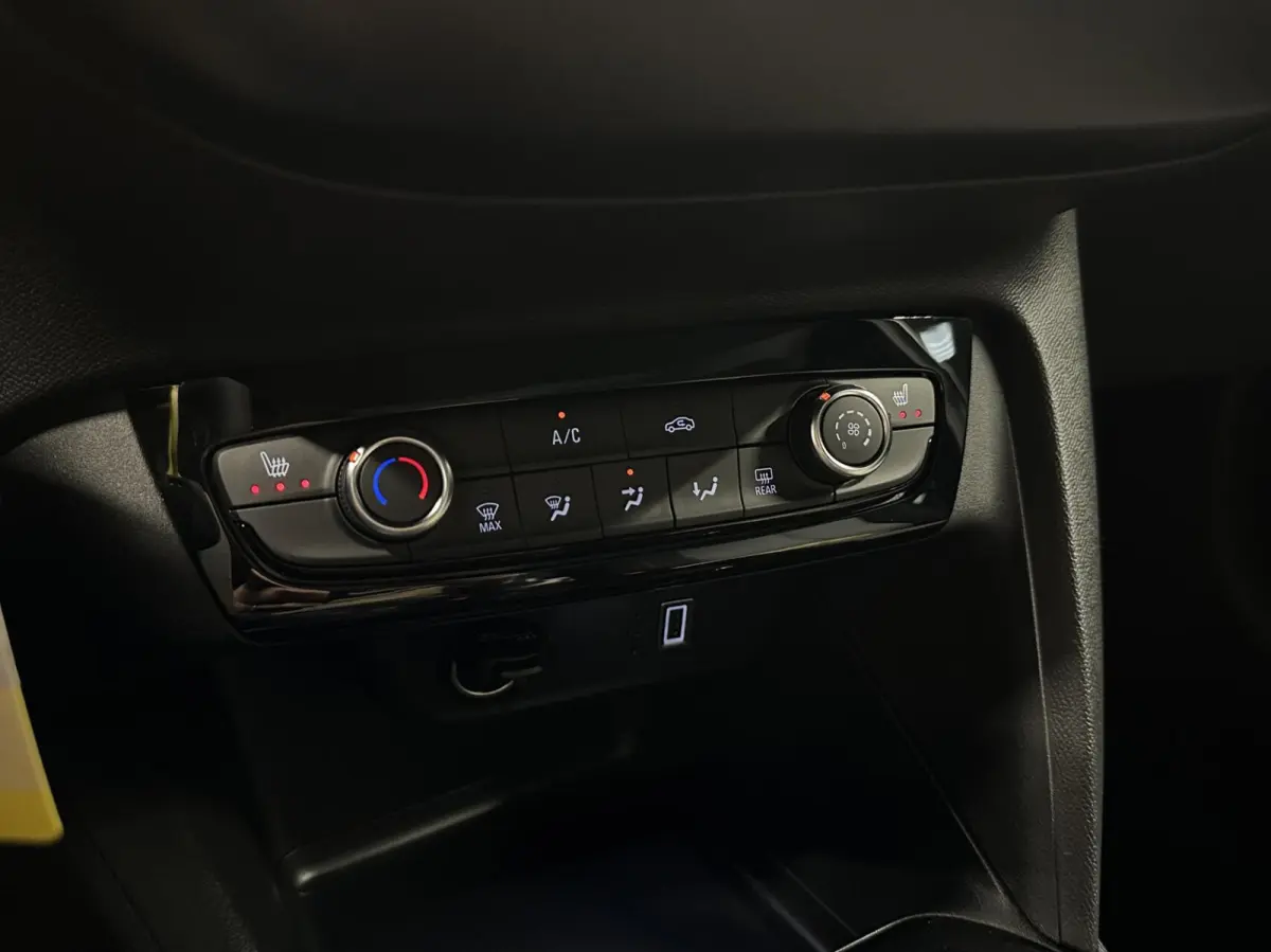 1.2 Turbo Hybrid Edition CAMERA NAVI CARPLAY CRUISE ECC 2500 KM.