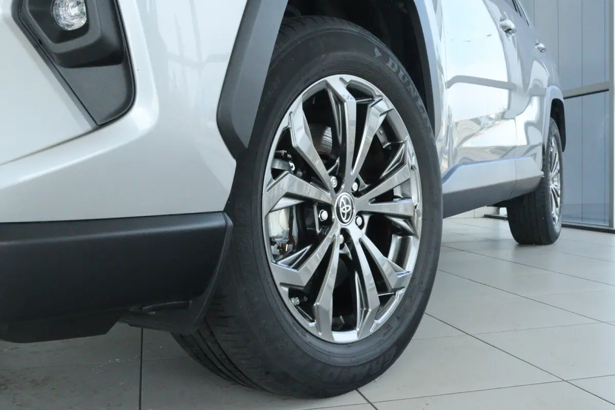 2.5 Hybrid AWD Dynamic | Adapt. Cruise | Camera | Keyless | Navi | Elektr. klep | LED | Carplay |