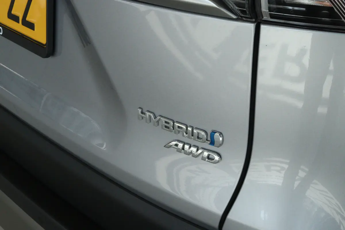 2.5 Hybrid AWD Dynamic | Adapt. Cruise | Camera | Keyless | Navi | Elektr. klep | LED | Carplay |