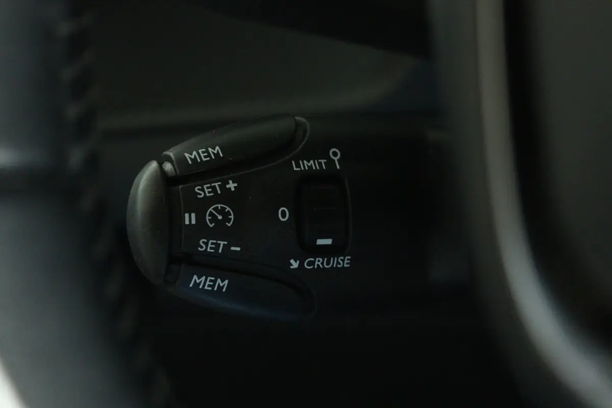 1.2 Turbo Allure | Cruise Control | Camera | Navi | Keyless | LED | Carplay | Climate | i-Cockpit | 17 Inch