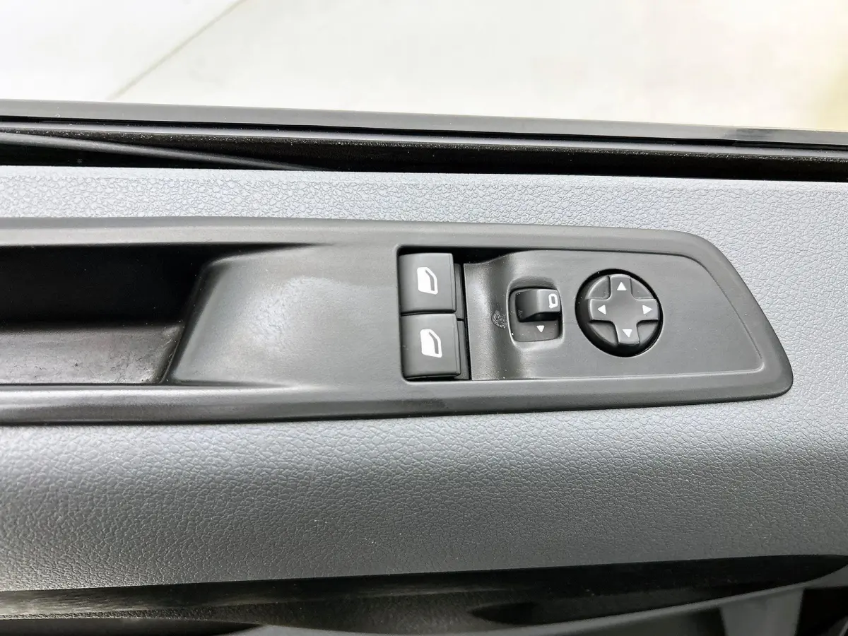 1.5 CDTI L3H1 9persoons PERSONENBUS Prijs is incl. BTW/BPM Navigatie Apple Carplay/ Android Auto Airco Cruise control Radio Parkeersensoren