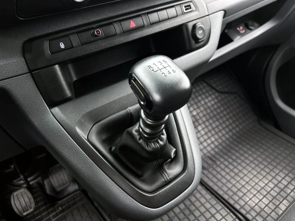 1.5 CDTI L3H1 9persoons PERSONENBUS Prijs is incl. BTW/BPM Navigatie Apple Carplay/ Android Auto Airco Cruise control Radio Parkeersensoren