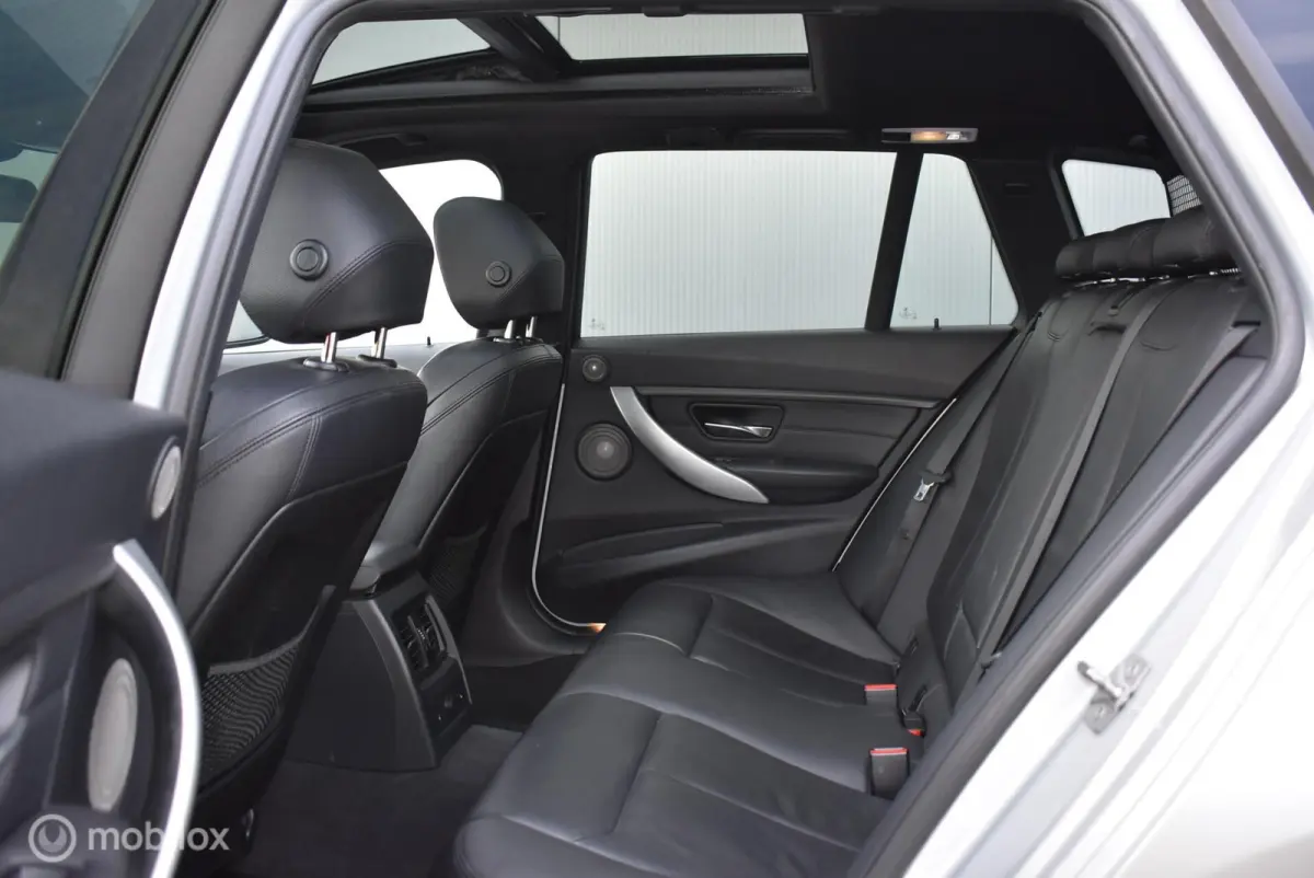 335i xDrive High Executive Panorama HUD Dodehoek ACC Keyless
