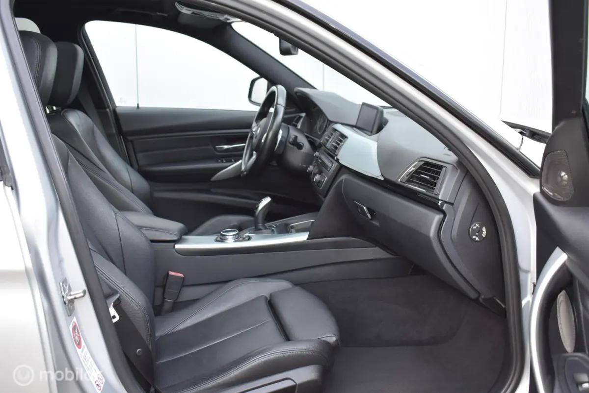 335i xDrive High Executive Panorama HUD Dodehoek ACC Keyless