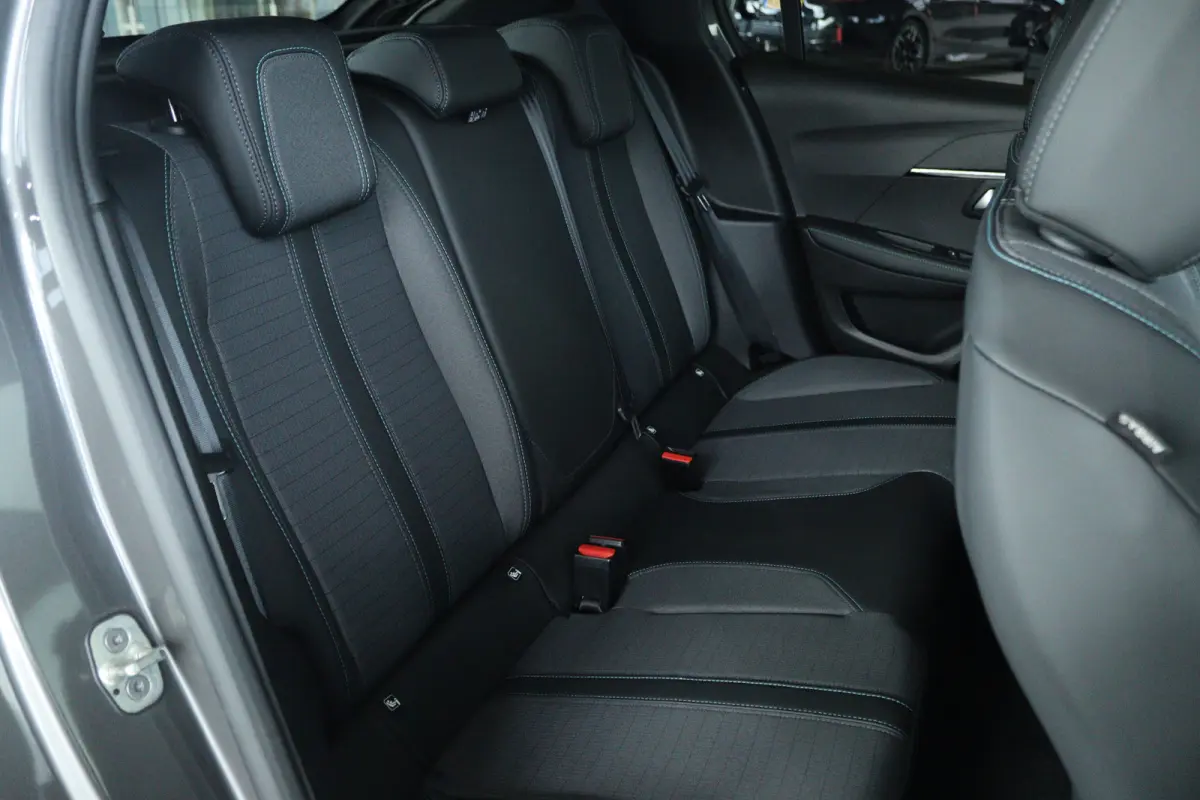 1.2 Turbo Allure | Cruise Control |  Camera | Carplay | Navi | i-Cockpit | LED | Lichtmetaal | Climate