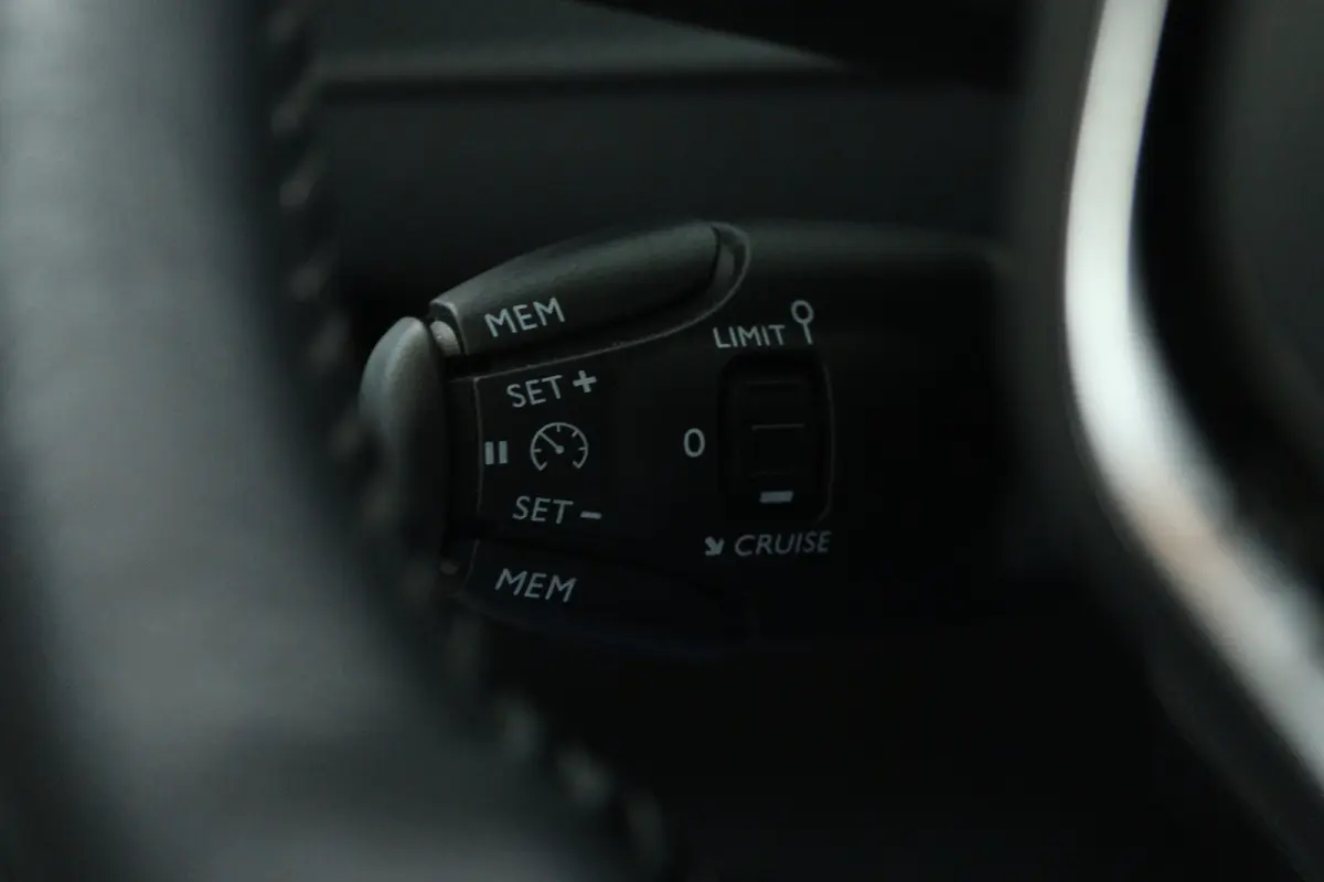 1.2 Turbo Allure | Cruise Control |  Camera | Carplay | Navi | i-Cockpit | LED | Lichtmetaal | Climate