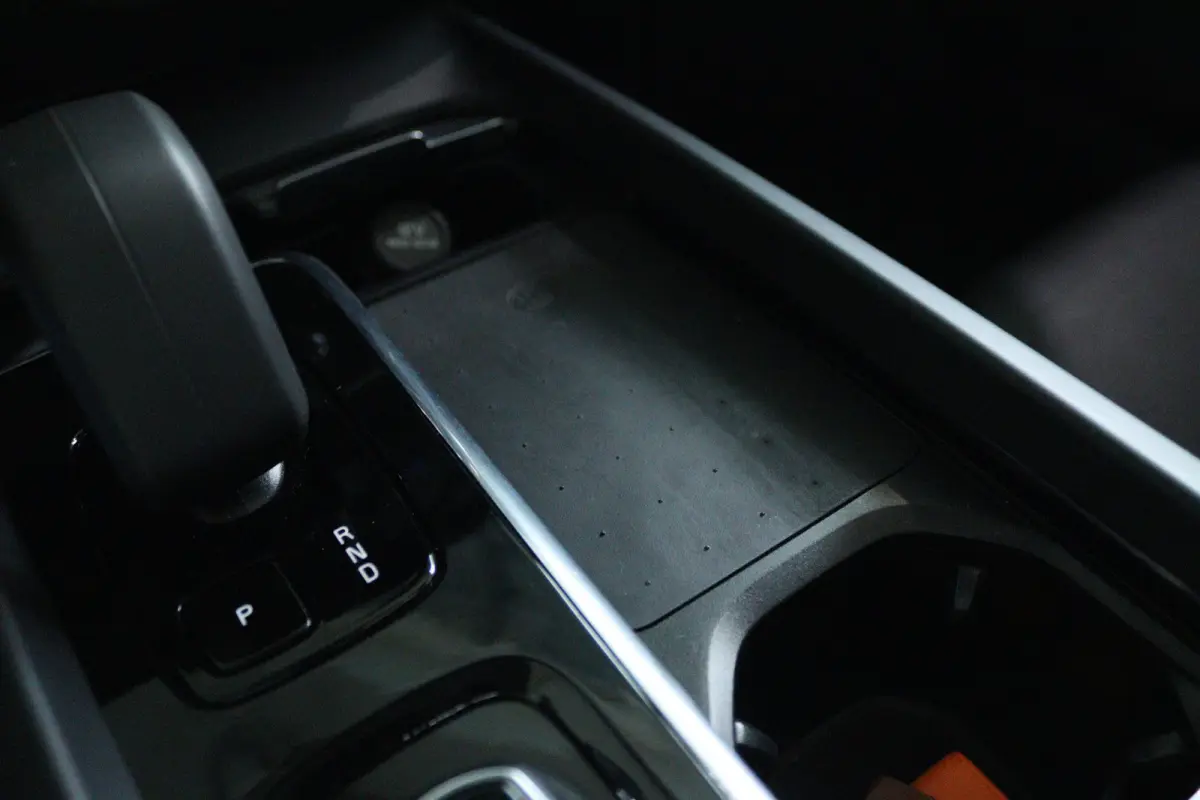 2.0 B3 Plus Dark | Adapt. Cruise | Trekhaak | Schuifdak | Harman & Kardon | 360 Camera | Stoel+Stuurverwarming | Memory | Elektr. Klep | Keyless |