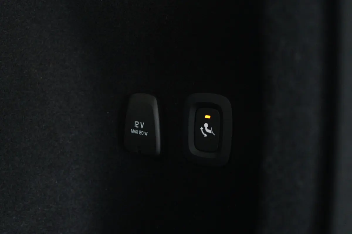2.0 B3 Plus Dark | Adapt. Cruise | Trekhaak | Schuifdak | Harman & Kardon | 360 Camera | Stoel+Stuurverwarming | Memory | Elektr. Klep | Keyless |