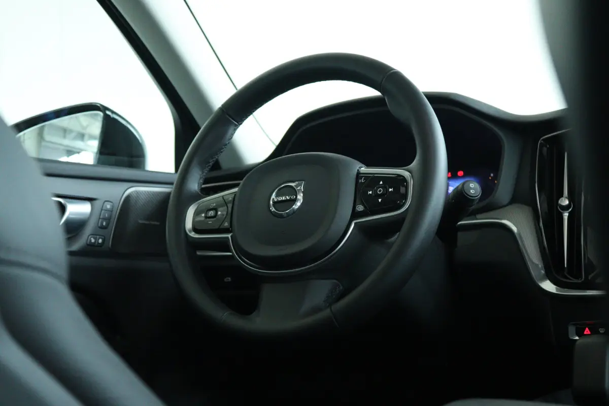 2.0 B3 Plus Dark | Adapt. Cruise | Trekhaak | Schuifdak | Harman & Kardon | 360 Camera | Stoel+Stuurverwarming | Memory | Elektr. Klep | Keyless |