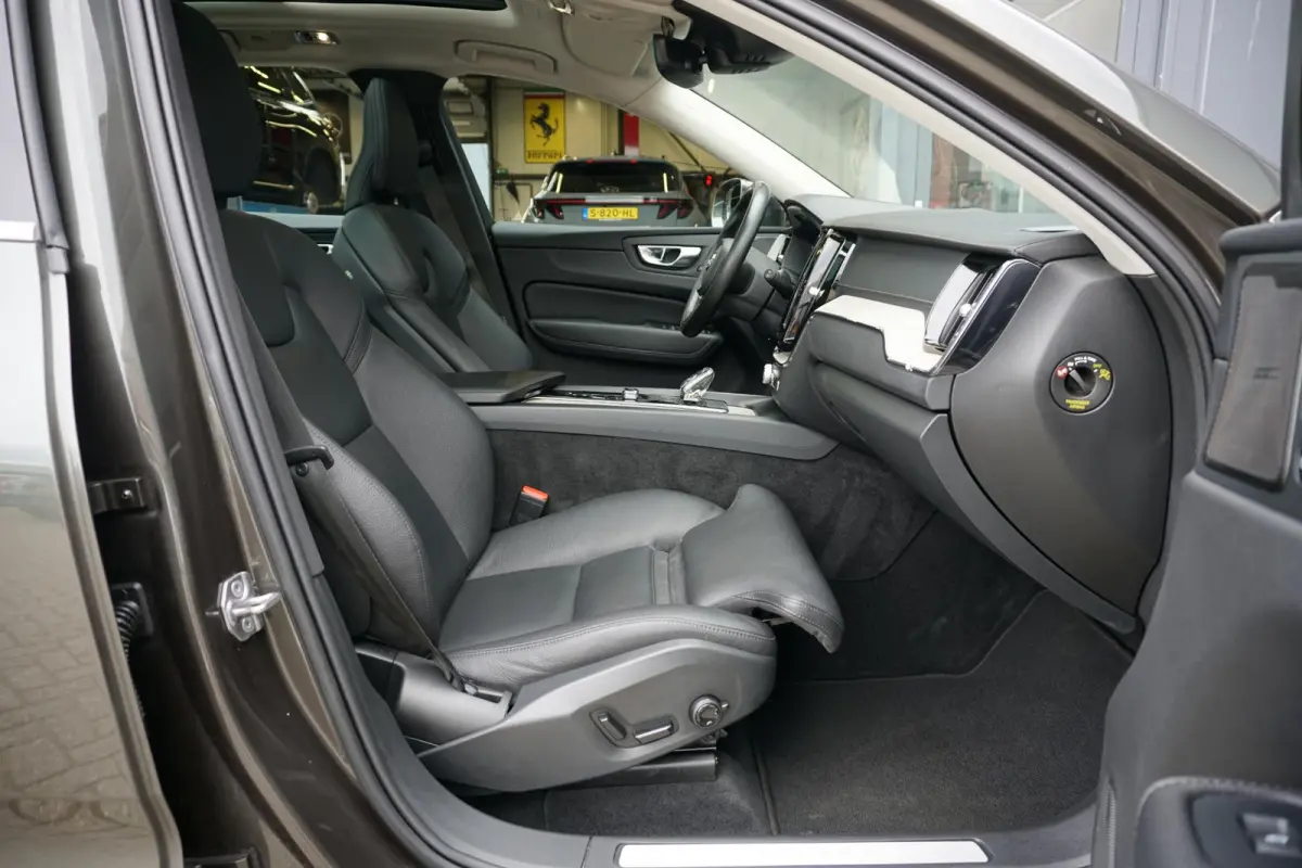 2.0 B5 Inscription + PANORAMA / 360 CAMERA / LEDER / TREKHAAK /