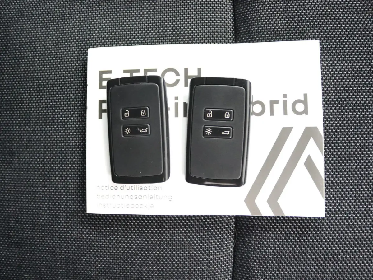 E-TECH plug-in hybrid 160 Intens | Parkeercamera | Navigatie |