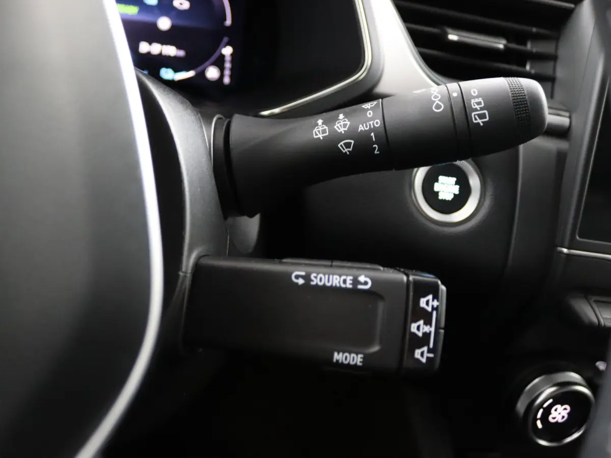 E-TECH plug-in hybrid 160 Intens | Parkeercamera | Navigatie |