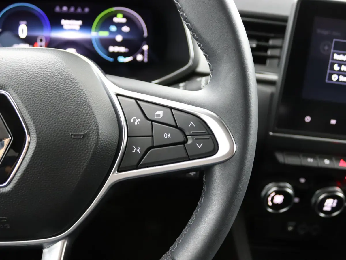 E-TECH plug-in hybrid 160 Intens | Parkeercamera | Navigatie |
