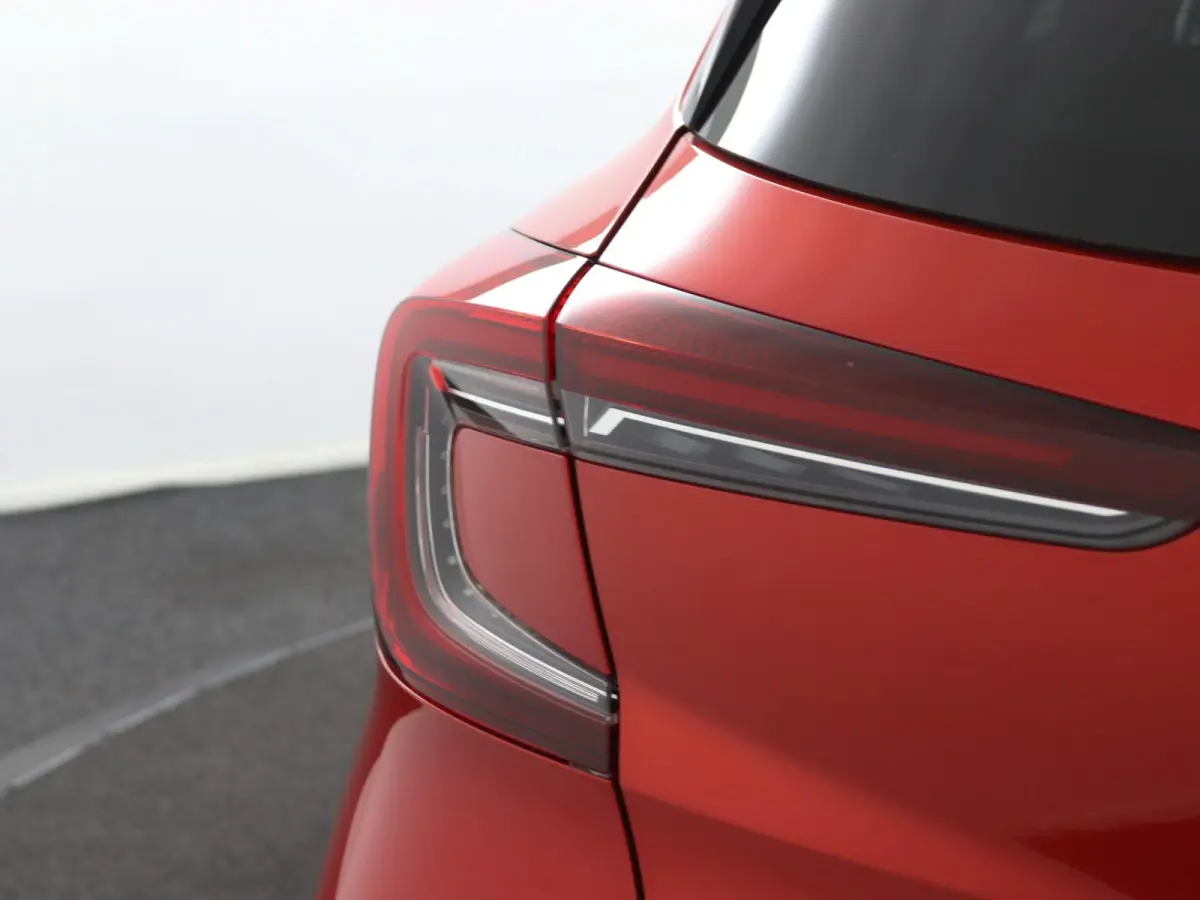 E-TECH plug-in hybrid 160 Intens | Parkeercamera | Navigatie |