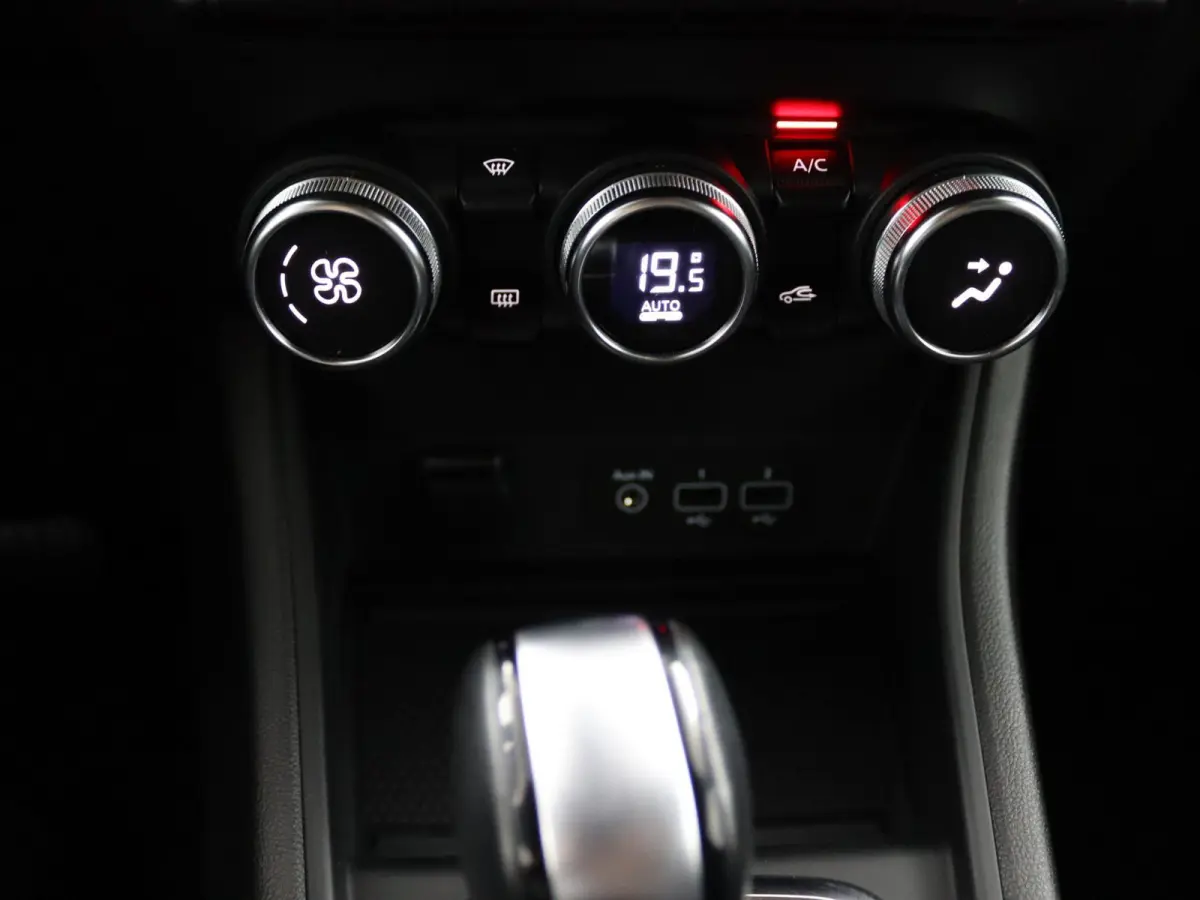 E-TECH plug-in hybrid 160 Intens | Parkeercamera | Navigatie |