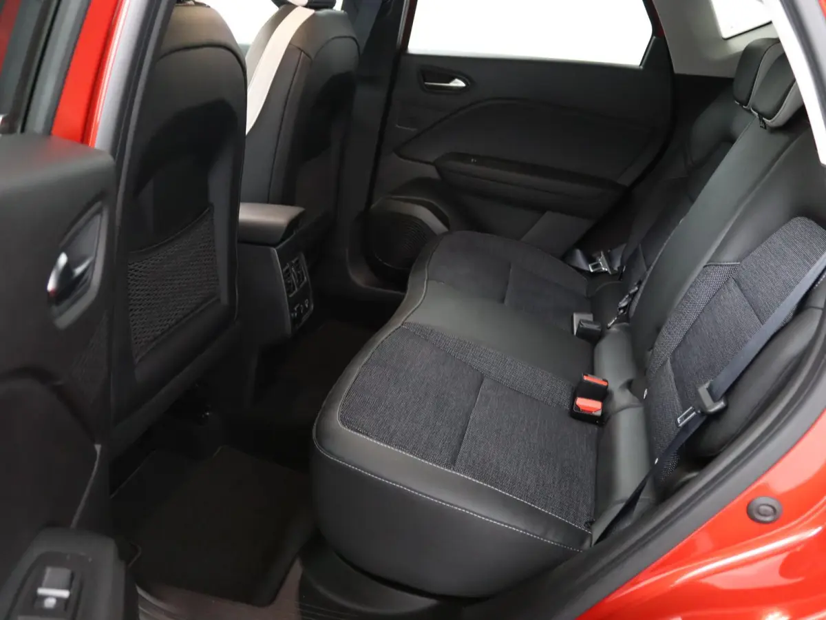 E-TECH plug-in hybrid 160 Intens | Parkeercamera | Navigatie |