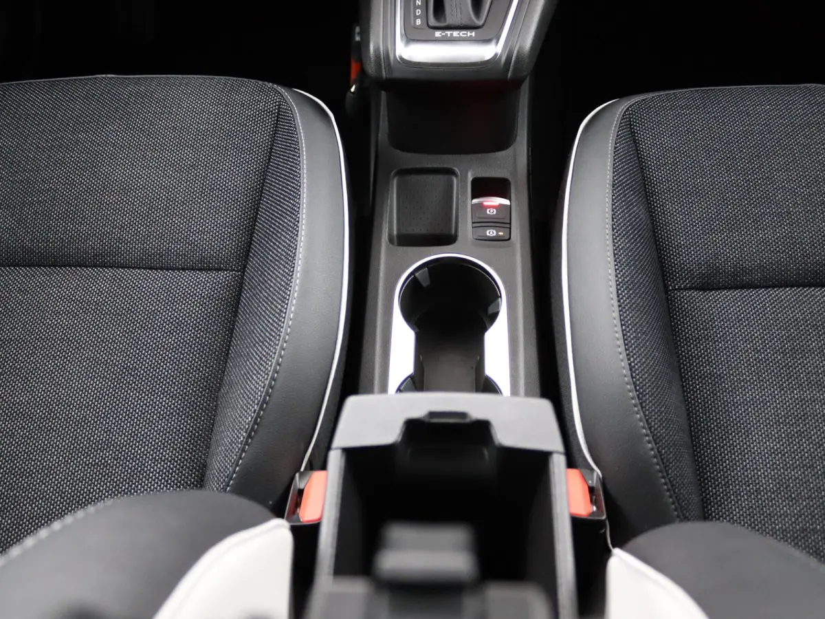 E-TECH plug-in hybrid 160 Intens | Parkeercamera | Navigatie |