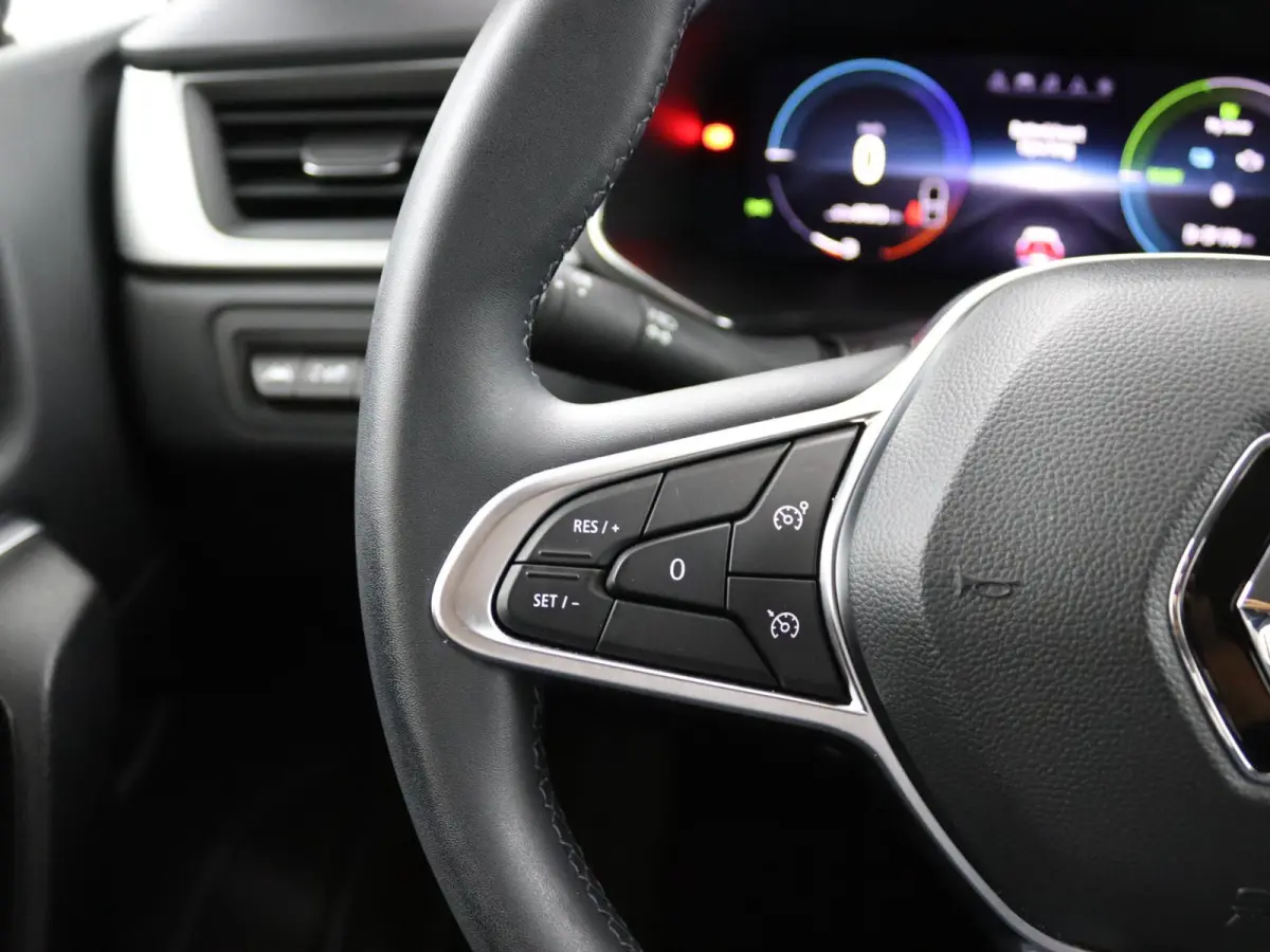 E-TECH plug-in hybrid 160 Intens | Parkeercamera | Navigatie |