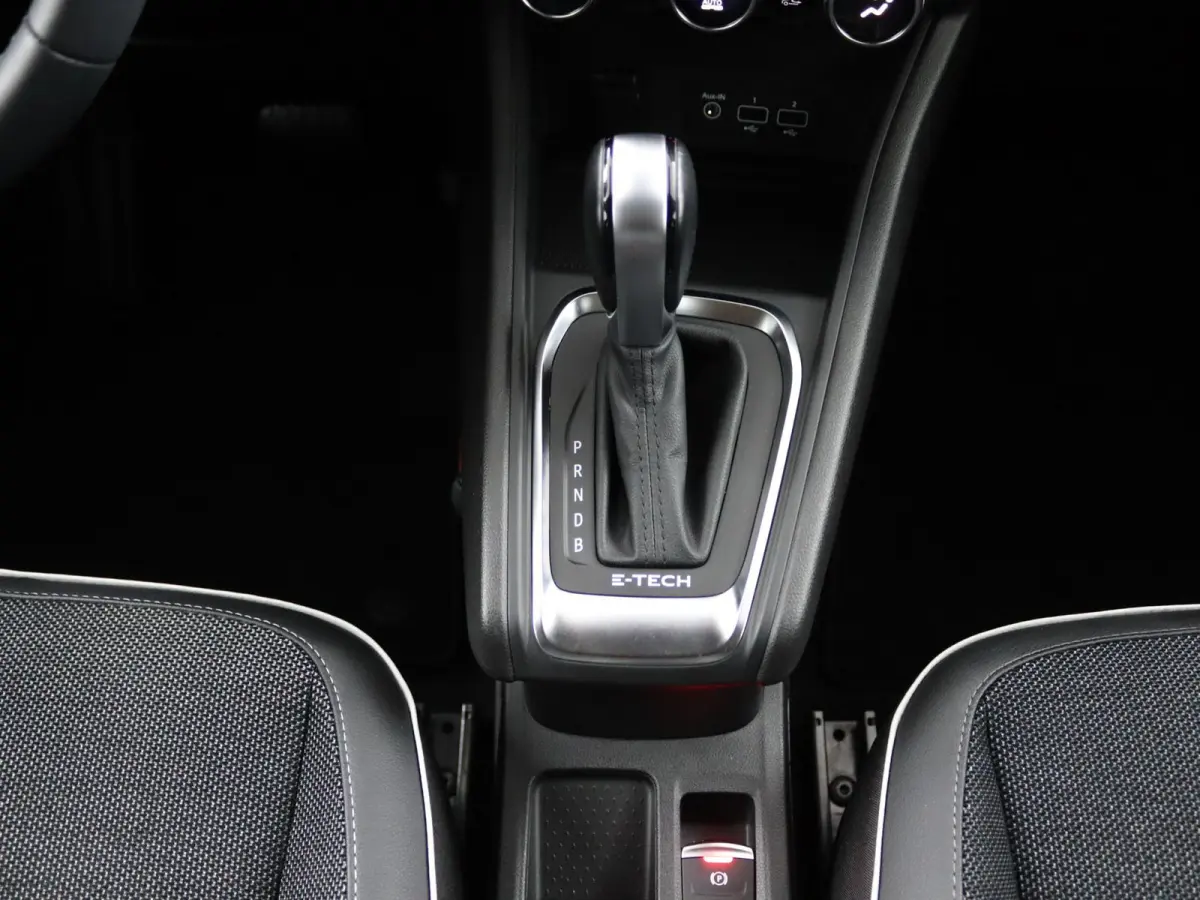 E-TECH plug-in hybrid 160 Intens | Parkeercamera | Navigatie |
