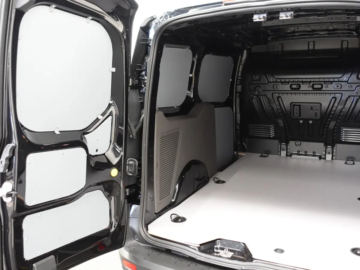 1.5 EcoBlue L2 Trend Automaat Navigatie Airco Parkeersensoren Cruise Control 3Zits Camera DAB+