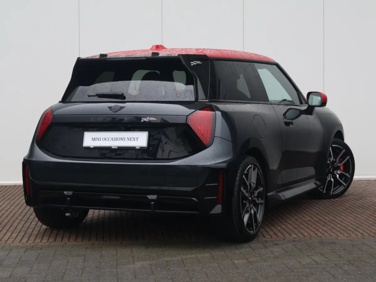JCW John Cooper Works XL 54.2 kWh | Comforttoegang | Panoramadak | Elektr. Stoelen | Harman Kardon | Head-Up | Driving Assistant Plus | 18"LM |