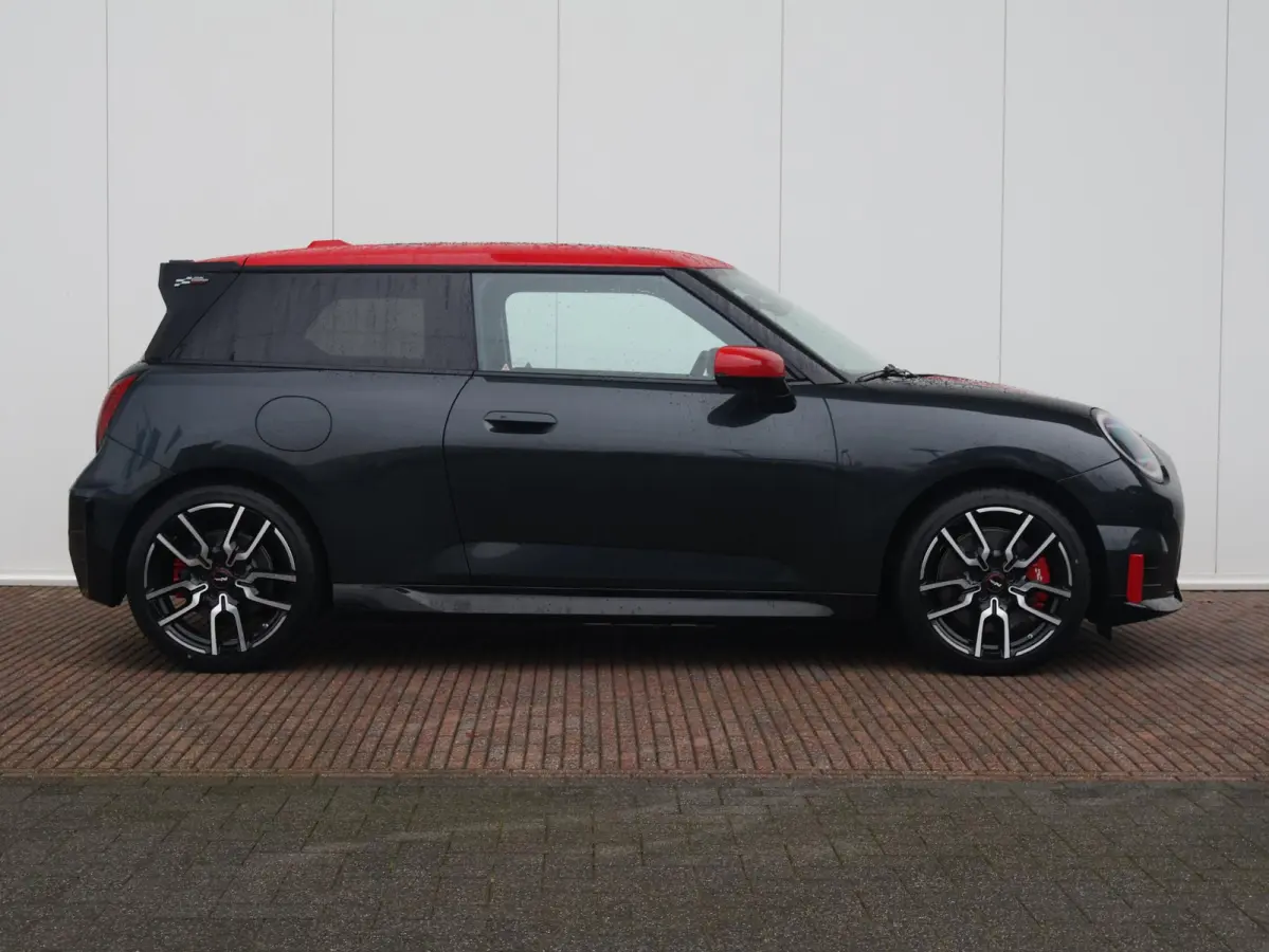 JCW John Cooper Works XL 54.2 kWh | Comforttoegang | Panoramadak | Elektr. Stoelen | Harman Kardon | Head-Up | Driving Assistant Plus | 18"LM |