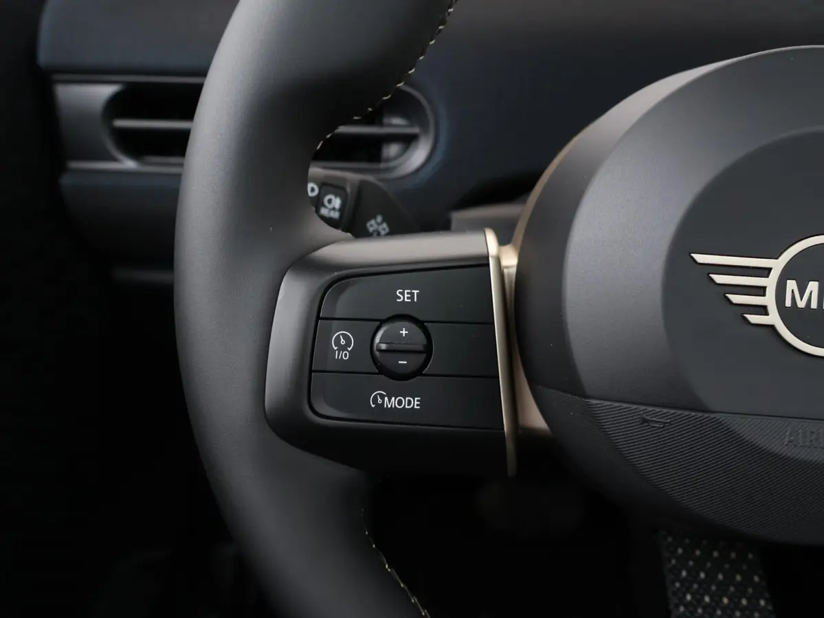 1.5 Cooper C Classic L Verwarmd Stuurwiel | Comforttoegang | Panoramadak | Harman Kardon | Head-Up | Stoelverwarming | Navigation AR |