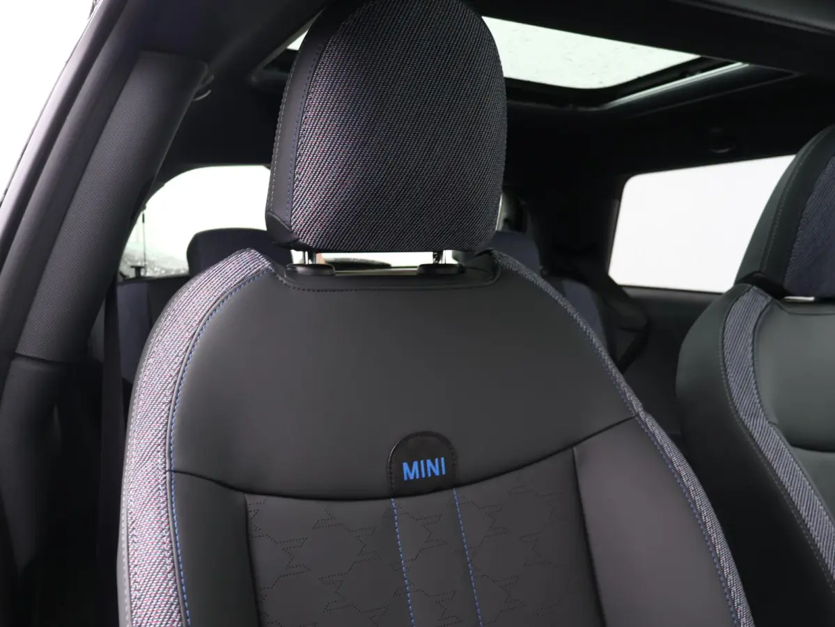 1.5 Cooper C Classic L Verwarmd Stuurwiel | Comforttoegang | Panoramadak | Harman Kardon | Head-Up | Stoelverwarming | Navigation AR |