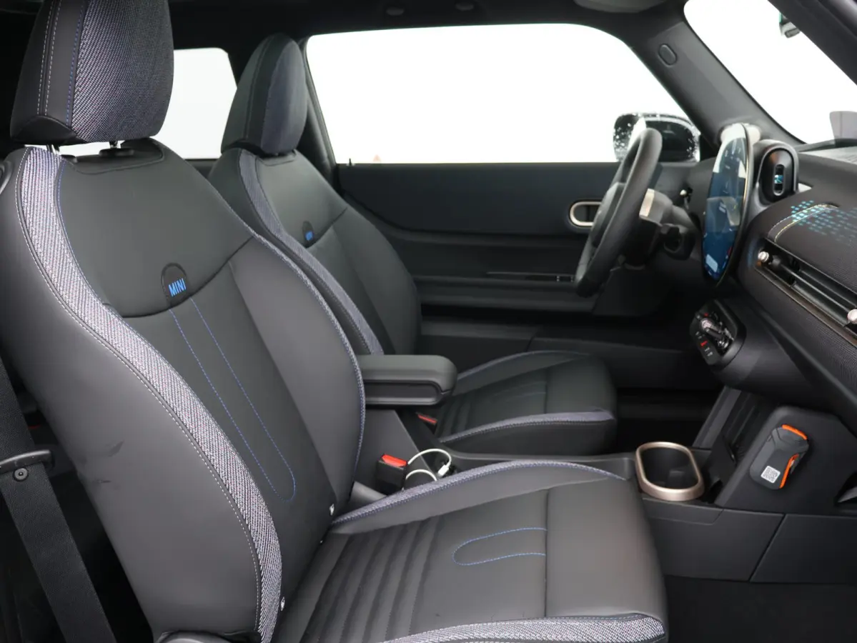 1.5 Cooper C Classic L Verwarmd Stuurwiel | Comforttoegang | Panoramadak | Harman Kardon | Head-Up | Stoelverwarming | Navigation AR |