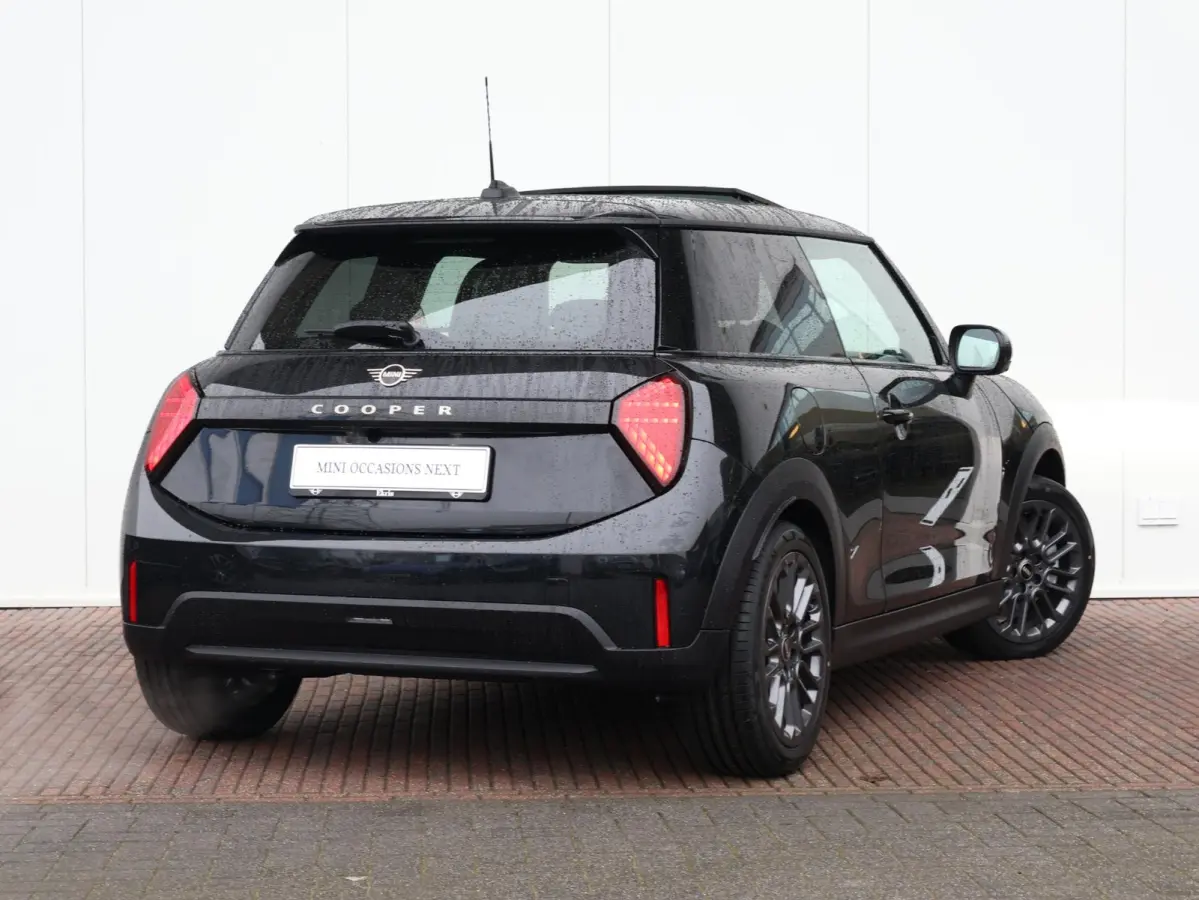 1.5 Cooper C Classic L Verwarmd Stuurwiel | Comforttoegang | Panoramadak | Harman Kardon | Head-Up | Stoelverwarming | Navigation AR |