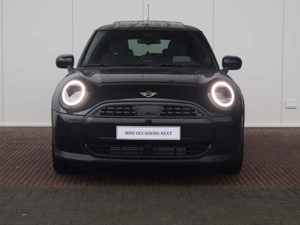 1.5 Cooper C Classic L Verwarmd Stuurwiel | Comforttoegang | Panoramadak | Harman Kardon | Head-Up | Stoelverwarming | Navigation AR |