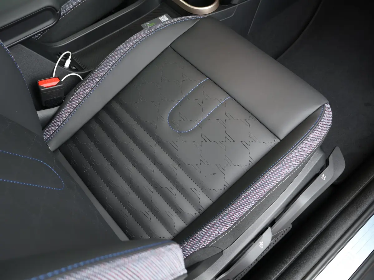 1.5 Cooper C Classic L Verwarmd Stuurwiel | Comforttoegang | Panoramadak | Harman Kardon | Head-Up | Stoelverwarming | Navigation AR |