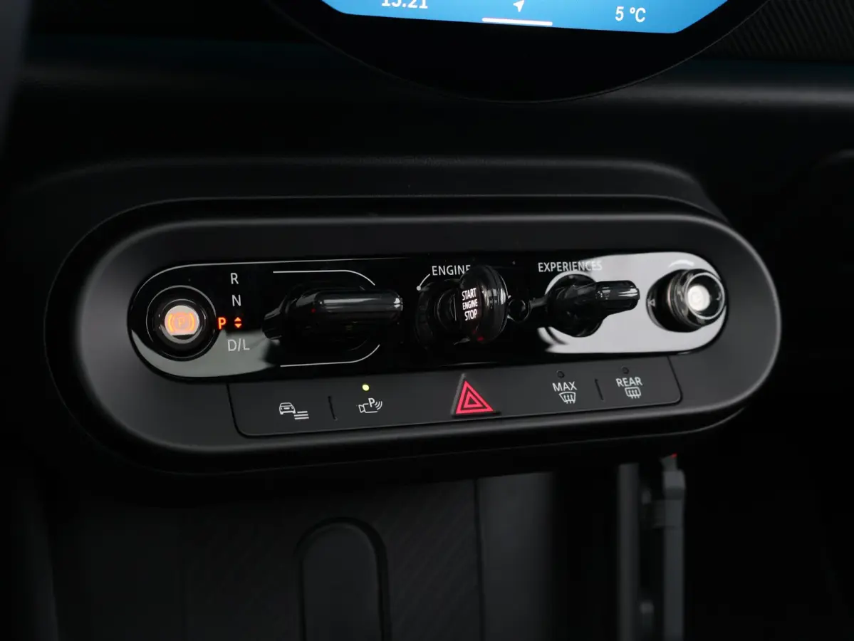 1.5 Cooper C Classic L Verwarmd Stuurwiel | Comforttoegang | Panoramadak | Harman Kardon | Head-Up | Stoelverwarming | Navigation AR |