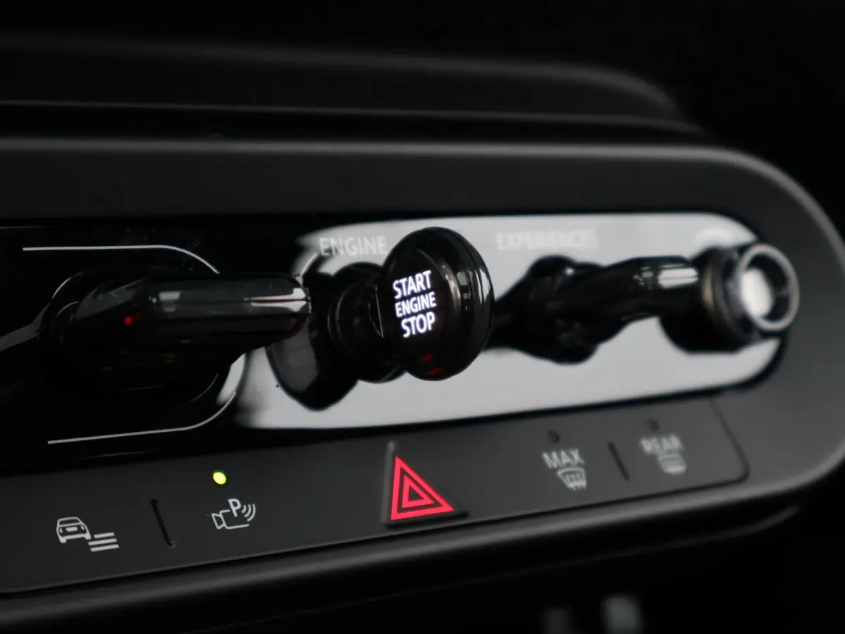 1.5 Cooper C Classic L Verwarmd Stuurwiel | Comforttoegang | Panoramadak | Harman Kardon | Head-Up | Stoelverwarming | Navigation AR |