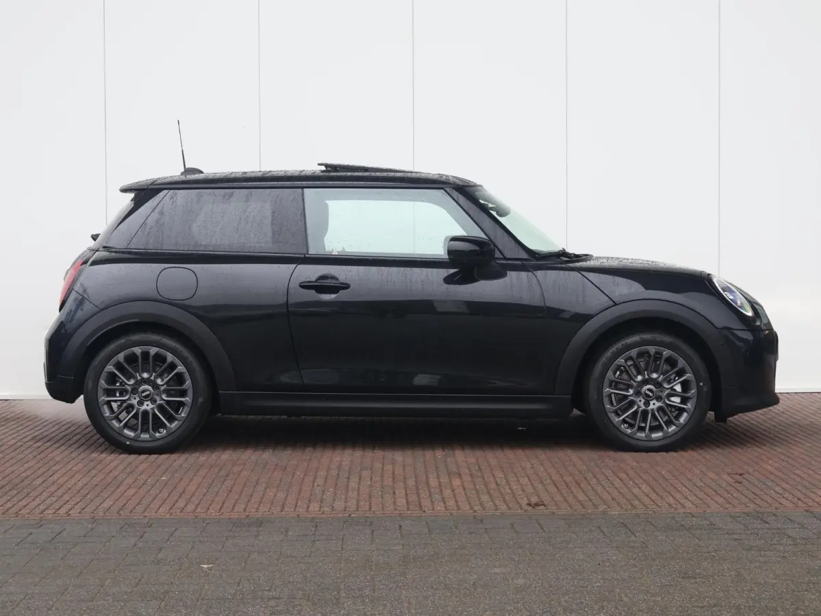 1.5 Cooper C Classic L Verwarmd Stuurwiel | Comforttoegang | Panoramadak | Harman Kardon | Head-Up | Stoelverwarming | Navigation AR |
