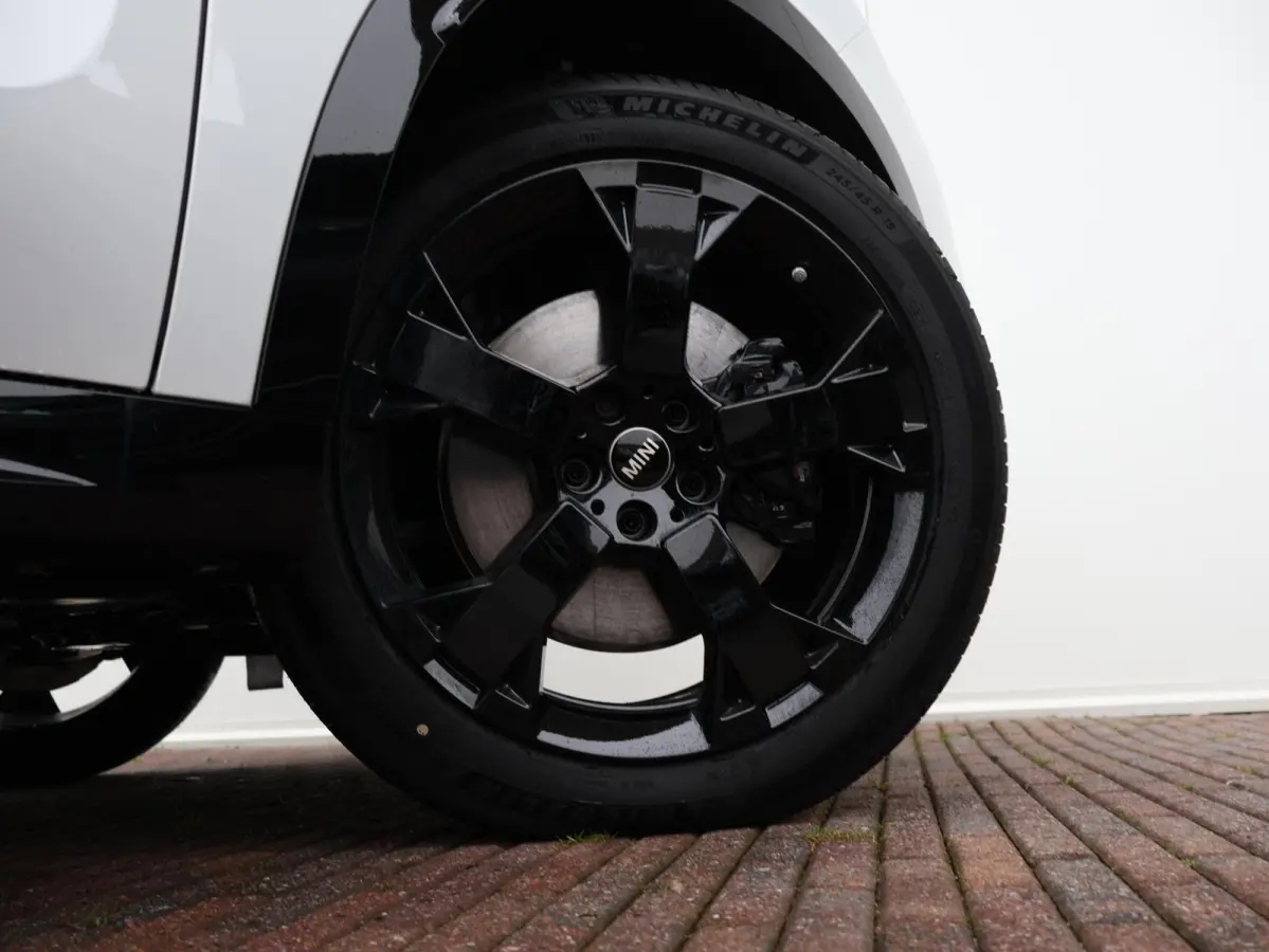 1.5 C John Cooper Works XL | Comforttoegang | Trekhaak | Panoramadak | Driving Assistant Professional | Harman Kardon | Head-Up | Elektr. Stoelen |