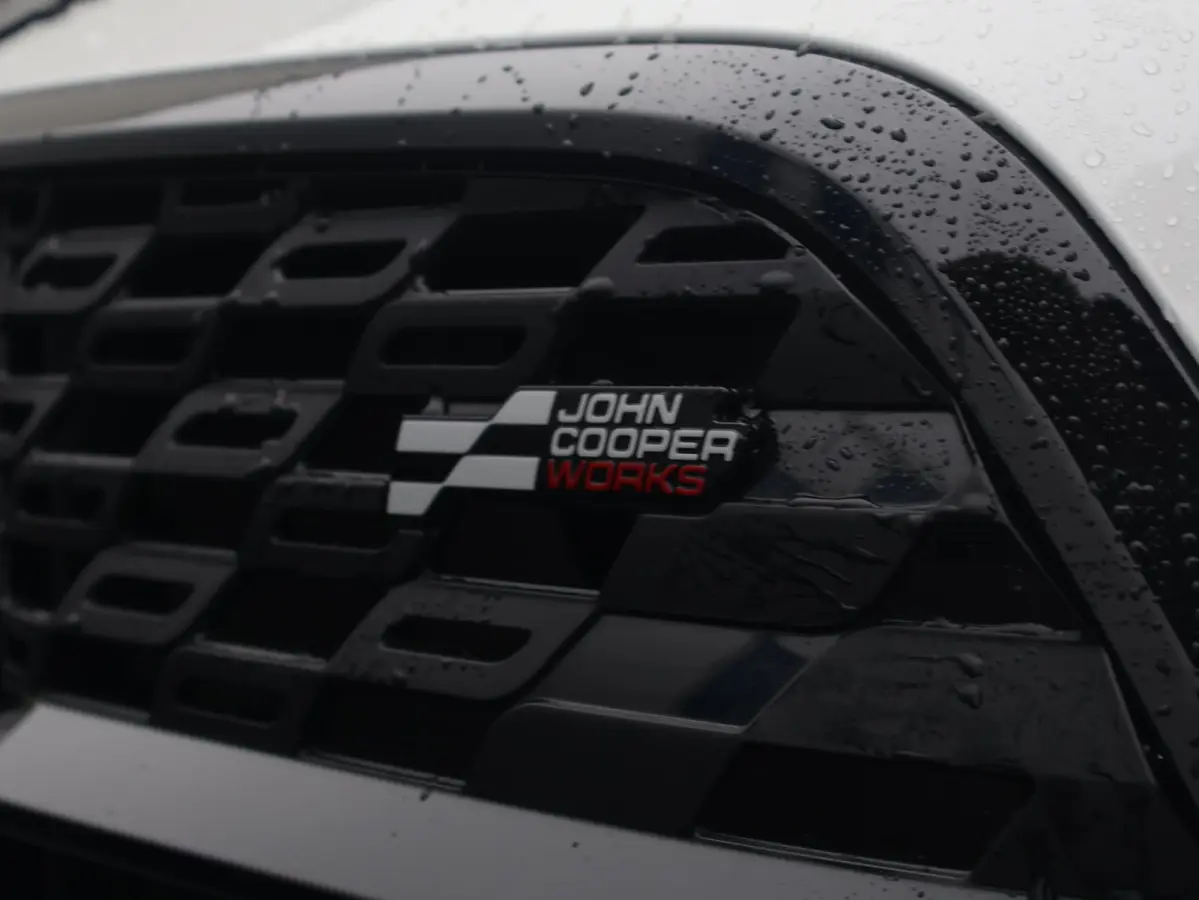 1.5 C John Cooper Works XL | Comforttoegang | Trekhaak | Panoramadak | Driving Assistant Professional | Harman Kardon | Head-Up | Elektr. Stoelen |