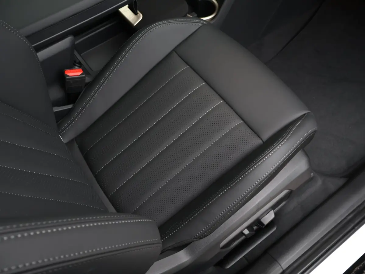 1.5 C John Cooper Works XL | Comforttoegang | Trekhaak | Panoramadak | Driving Assistant Professional | Harman Kardon | Head-Up | Elektr. Stoelen |