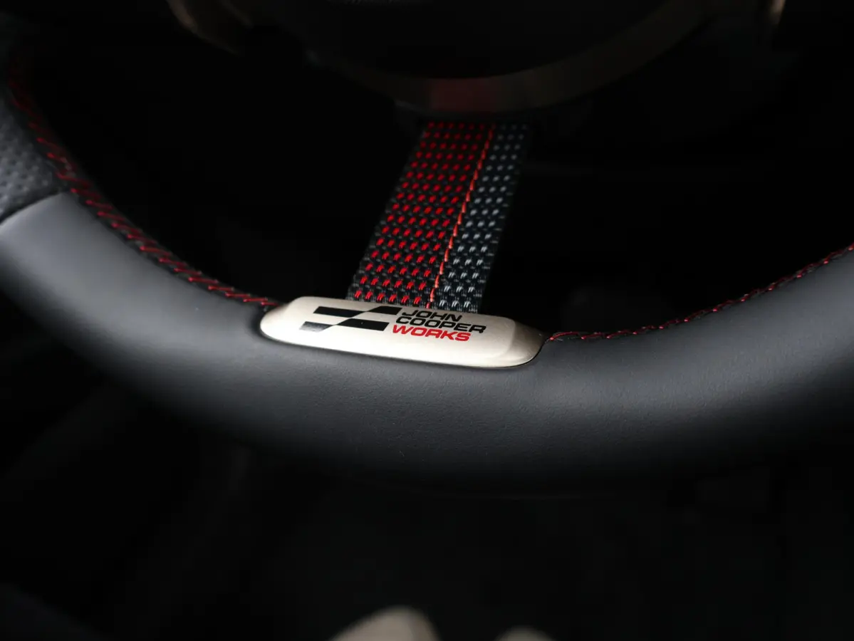 1.5 C John Cooper Works XL | Comforttoegang | Trekhaak | Panoramadak | Driving Assistant Professional | Harman Kardon | Head-Up | Elektr. Stoelen |