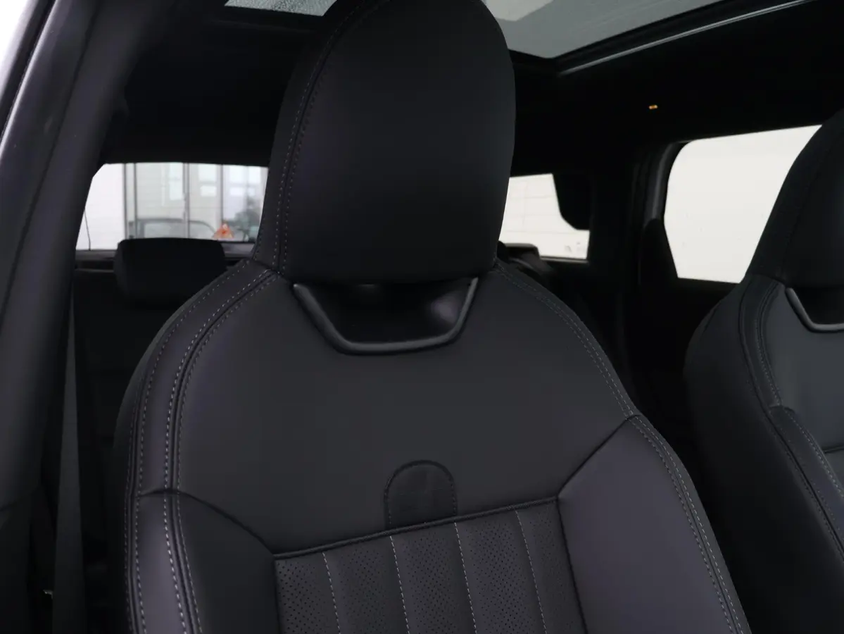1.5 C John Cooper Works XL | Comforttoegang | Trekhaak | Panoramadak | Driving Assistant Professional | Harman Kardon | Head-Up | Elektr. Stoelen |