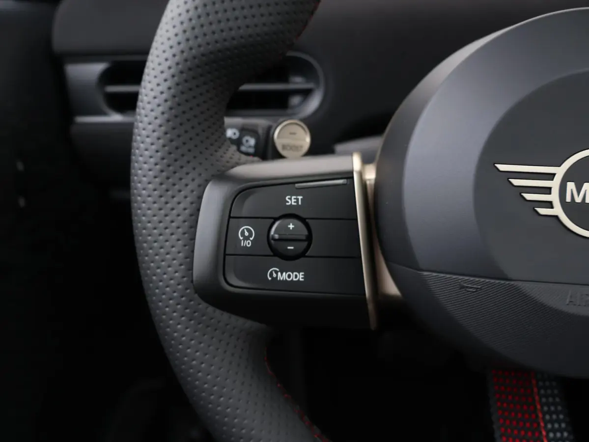 1.5 Cooper C John Cooper Works XL Comforttoegang | Panoramadak | Driving Assistant Professional | Harman Kardon | Head-Up | Elektr. Stoelen |