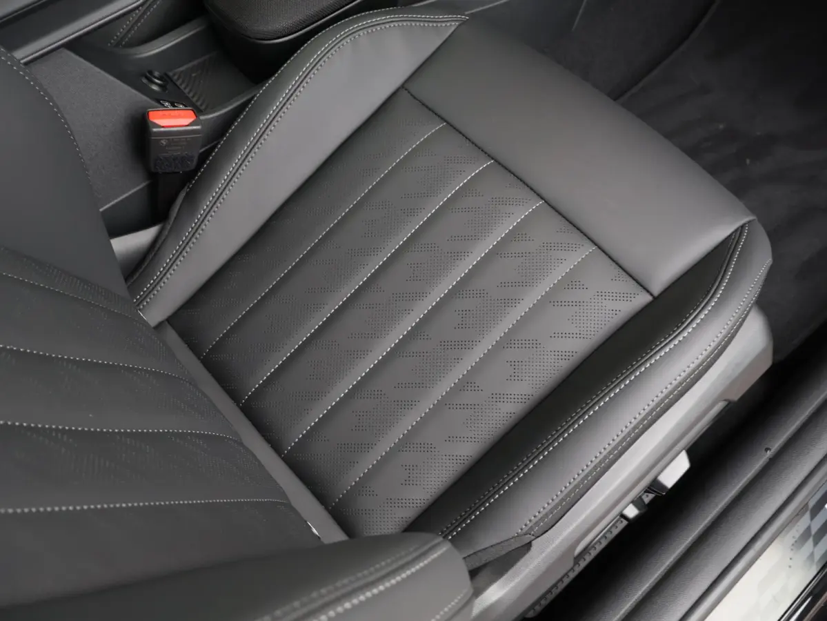 1.5 Cooper C John Cooper Works XL Comforttoegang | Panoramadak | Driving Assistant Professional | Harman Kardon | Head-Up | Elektr. Stoelen |