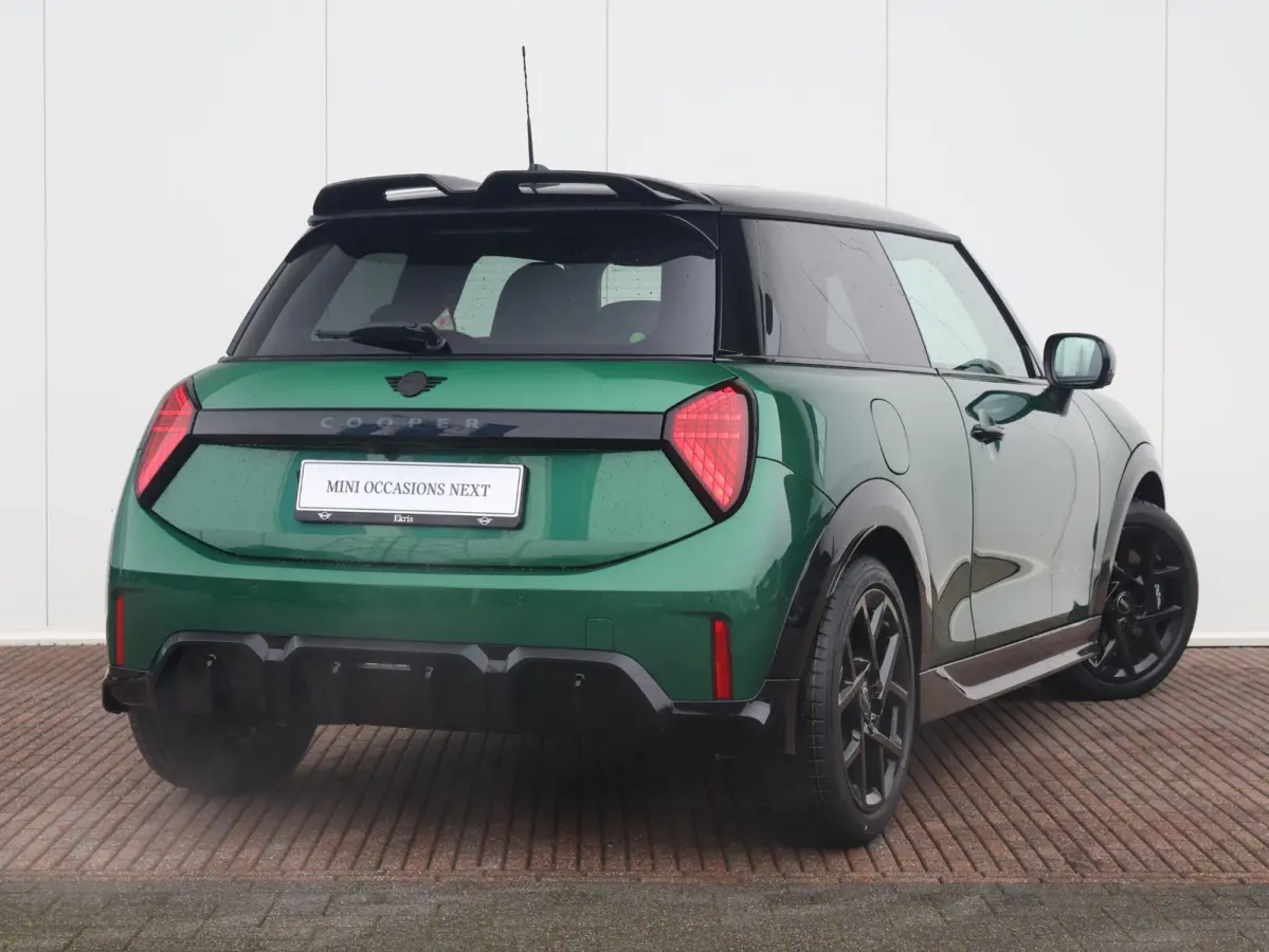 1.5 Cooper C John Cooper Works XL Comforttoegang | Panoramadak | Driving Assistant Professional | Harman Kardon | Head-Up | Elektr. Stoelen |