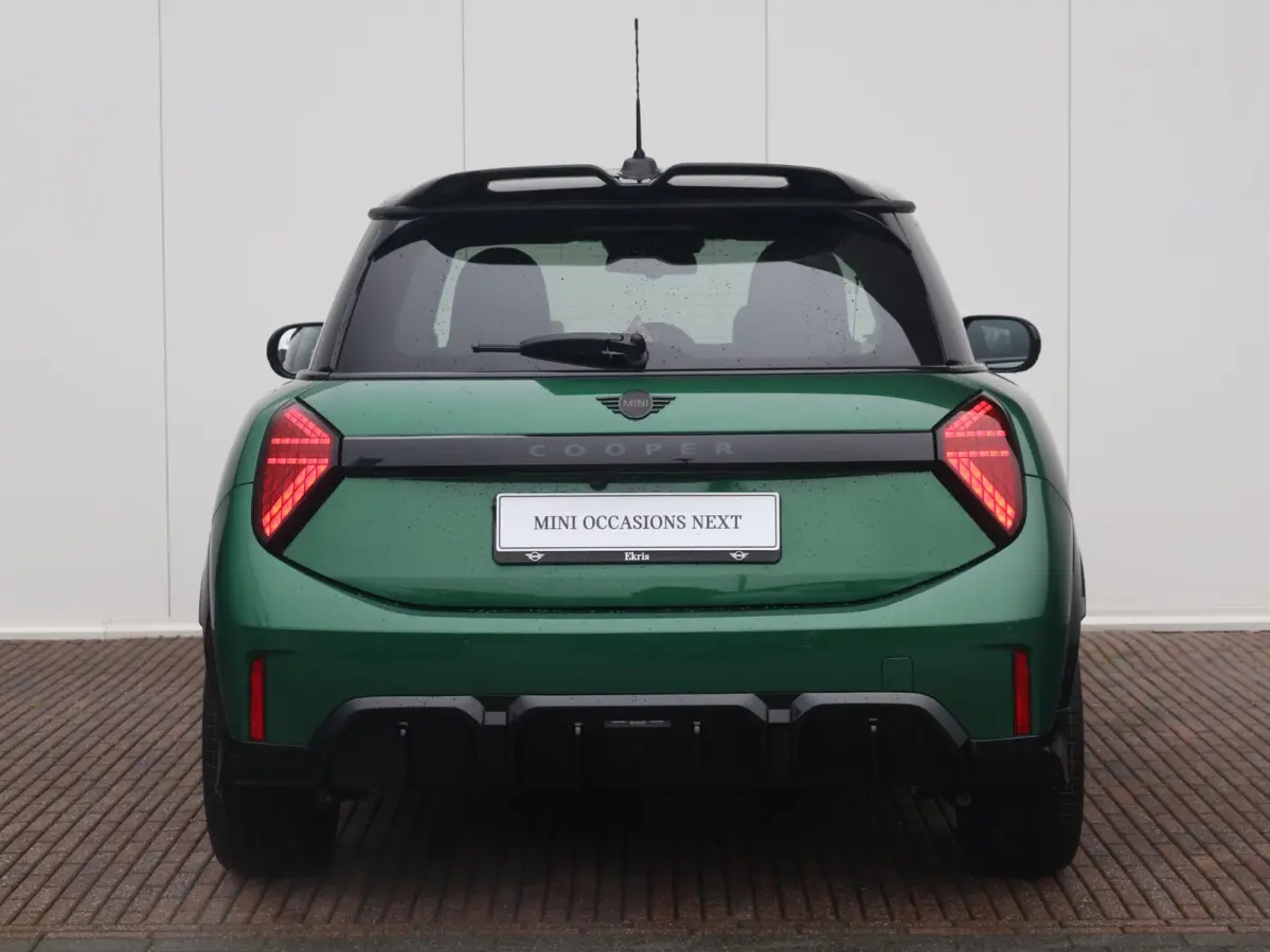 1.5 Cooper C John Cooper Works XL Comforttoegang | Panoramadak | Driving Assistant Professional | Harman Kardon | Head-Up | Elektr. Stoelen |
